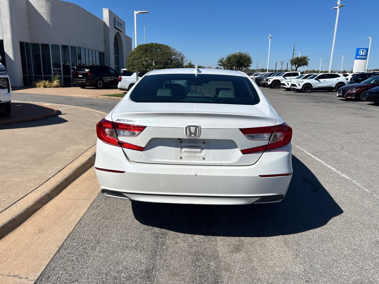 Used 2019 Honda Accord LX image 7