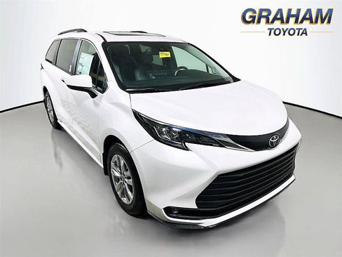 New 2026 Toyota Sienna XLE image 1