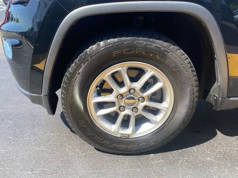 Used 2018 Jeep Grand Cherokee Laredo image 12