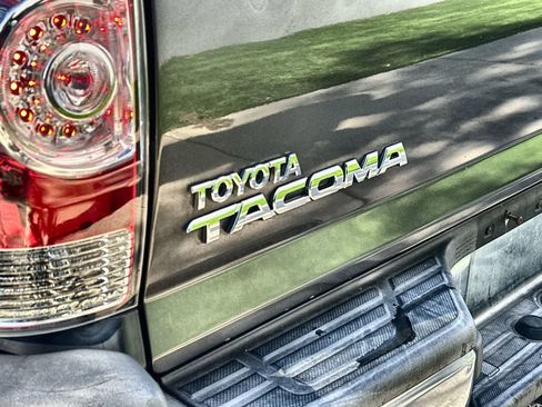 Used 2015 Toyota Tacoma PreRunner image 8