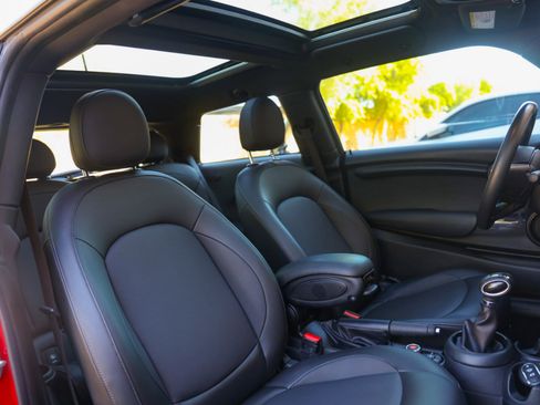 Used 2019 MINI Cooper 2-Door Hardtop image 7