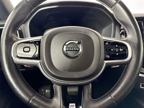 Used 2019 Volvo S60 T5 R-Design image 17