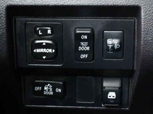 Used 2015 Toyota Tundra SR5 w/ TRD Off Road Package image 18