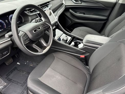 Used 2023 Jeep Grand Cherokee L Laredo image 10