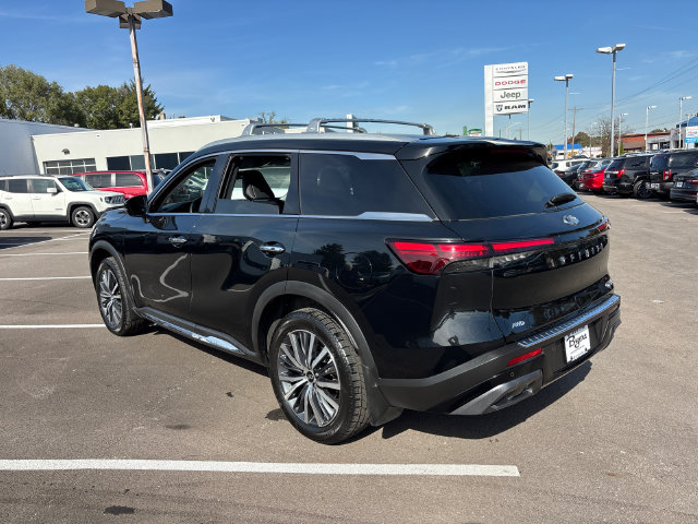 Used 2023 INFINITI QX60 Sensory w/ Vision Package AWD/4WD image 9