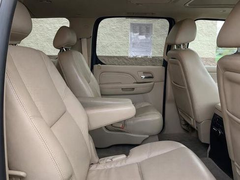 Used 2009 Cadillac Escalade ESV AWD image 24