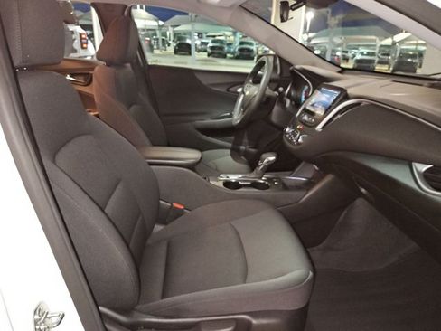 Used 2025 Chevrolet Malibu LT FWD image 17