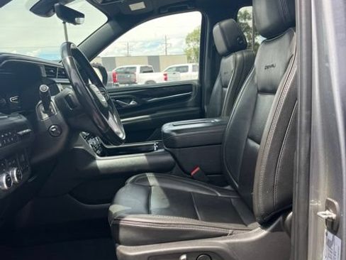 Used 2022 GMC Yukon XL Denali w/ Denali Premium Package AWD/4WD image 26