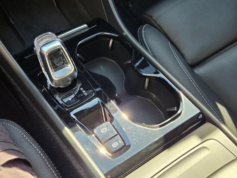 Used 2023 Volvo XC40 B5 Ultimate w/ Climate Package image 25