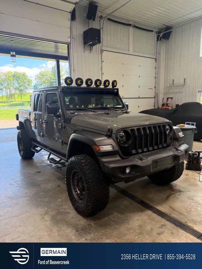 Used 2021 Jeep Gladiator Sport AWD/4WD image 2