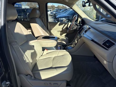 Used 2013 Cadillac Escalade Premium image 22