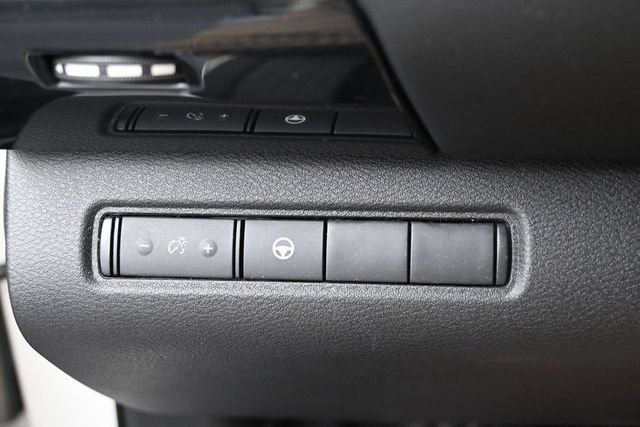 Used 2024 Nissan Pathfinder SV FWD image 10