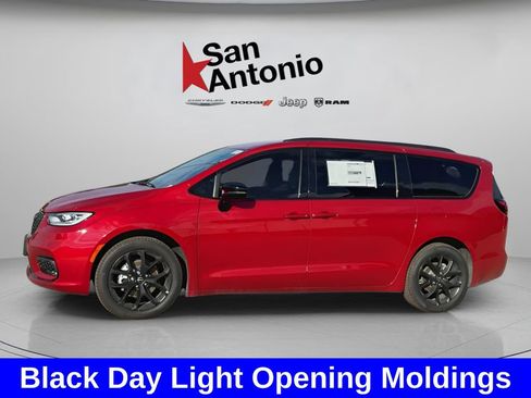 New 2026 Chrysler Pacifica Select w/ S Appearance Package FWD image 8