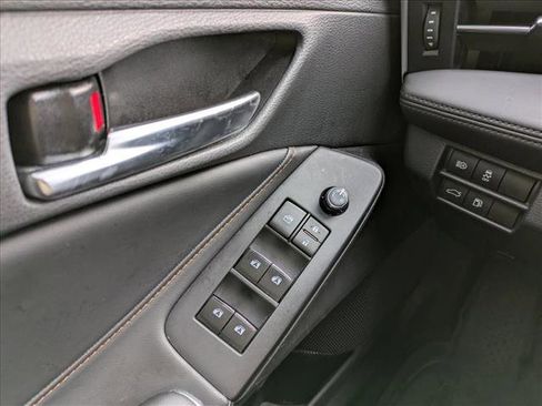 Used 2021 Toyota Avalon XSE image 17