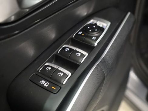 Used 2024 Kia Sorento S image 18