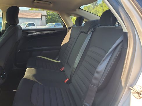 Used 2018 Ford Fusion SE FWD image 26