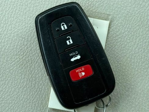 Used 2018 Toyota Camry XLE w/ Audio Package FWD image 27