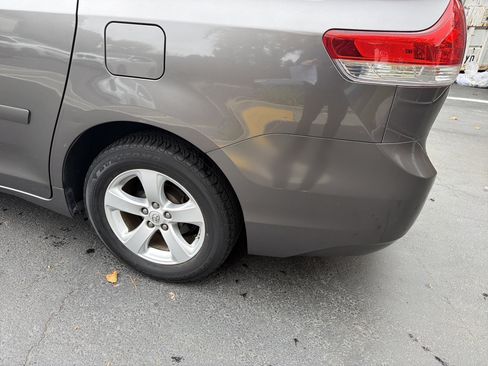 Used 2014 Toyota Sienna L image 50