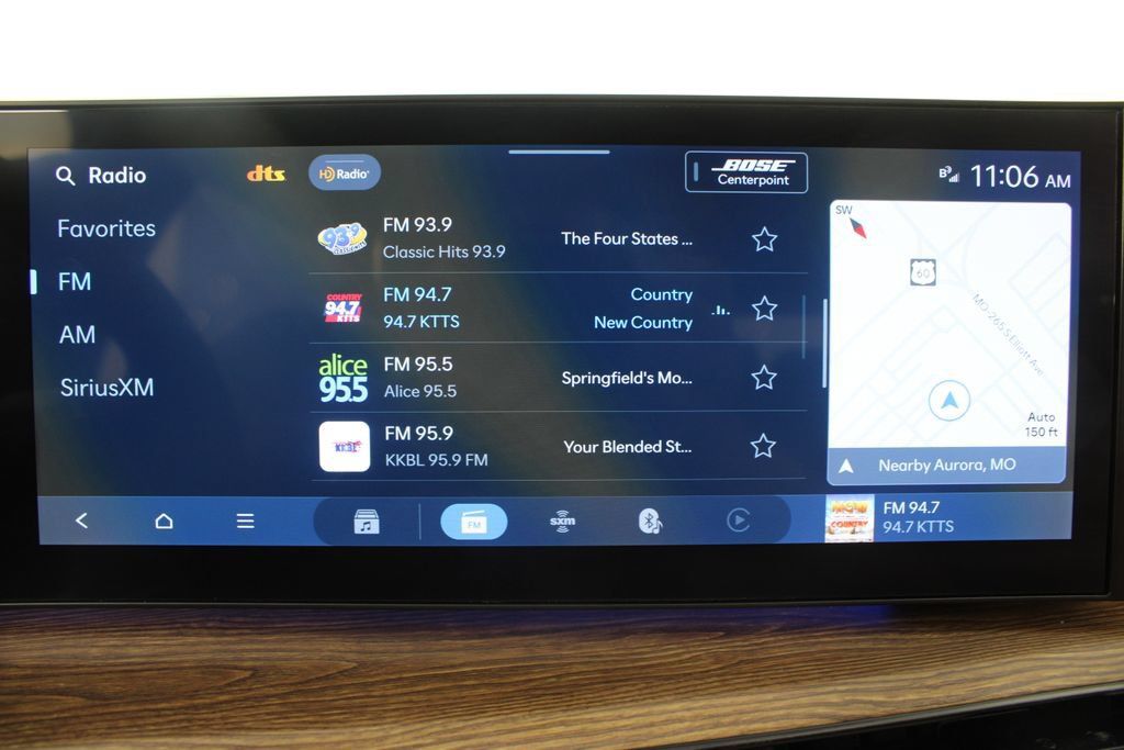 Used 2025 Hyundai Santa Fe Limited AWD/4WD image 6