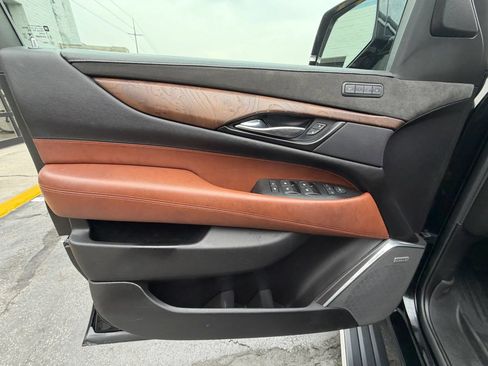 Used 2019 Cadillac Escalade Premium Luxury AWD/4WD image 11