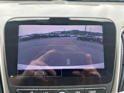 Used 2022 Chevrolet Malibu LT FWD image 17