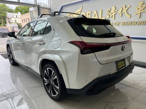 Used 2024 Lexus UX 250h AWD w/ Premium Package image 4