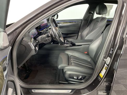 Used 2021 BMW 540i xDrive w/ Premium Package image 9