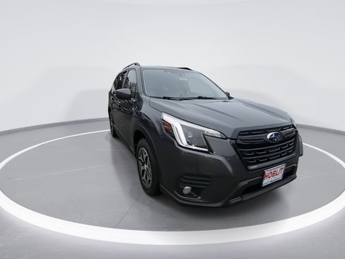 Used 2022 Subaru Forester Premium image 3