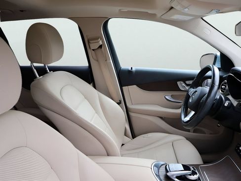 Used 2018 Mercedes-Benz GLC 300 4MATIC image 10