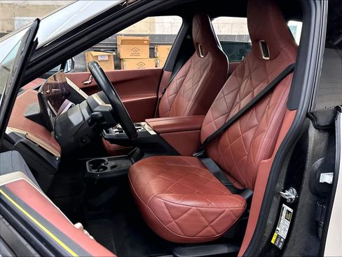 Used 2024 BMW iX xDrive50 w/ Premium Package AWD/4WD image 26