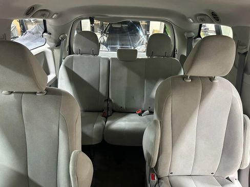 Used 2012 Toyota Sienna FWD image 46