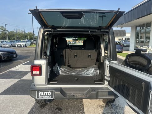Used 2023 Jeep Wrangler Unlimited Sport AWD/4WD image 5