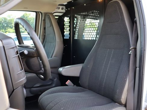 Used 2021 Chevrolet Express 2500 w/ Driver Convenience Package RWD image 4