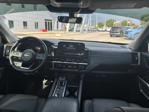 Used 2025 Nissan Pathfinder Platinum w/ Cargo Package AWD/4WD image 18