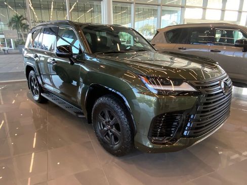 New 2025 Lexus LX 700h Overtrail image 4