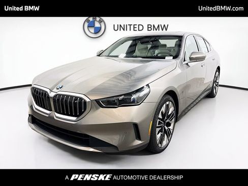 New 2026 BMW 530i w/ Premium Package RWD image 1