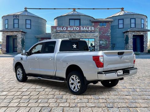 Used 2019 Nissan Titan SV w/ SV Convenience Package AWD/4WD image 3