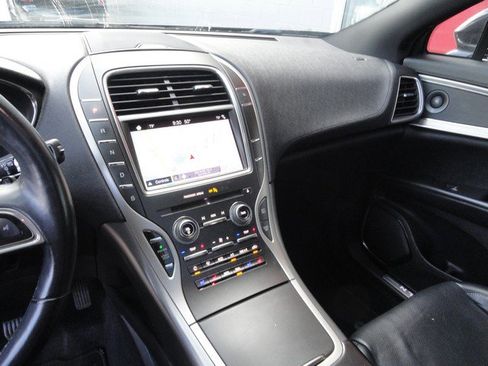 Used 2019 Lincoln Nautilus Reserve w/ Driver Assistance Package image 9