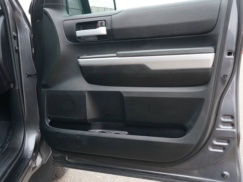 Used 2017 Toyota Tundra SR5 image 9