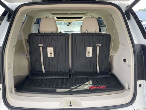 Used 2021 GMC Acadia Denali w/ Denali Technology Package FWD image 10