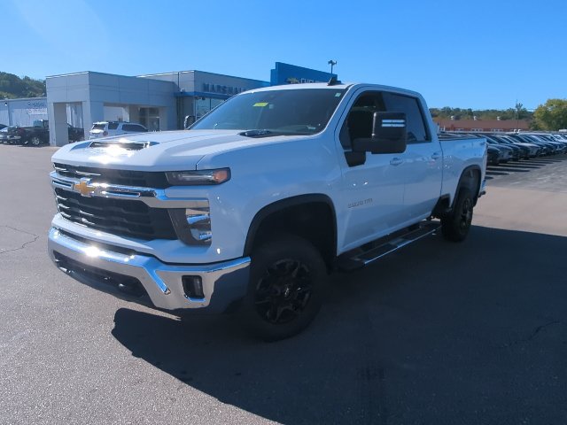 Used 2025 Chevrolet Silverado 2500 LT w/ Convenience Package AWD/4WD image 3