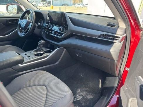 Used 2024 Toyota Highlander LE image 24