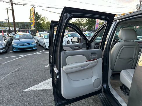 Used 2010 Chevrolet Avalanche LT w/ Luxury Package image 13