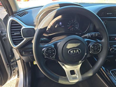 Used 2020 Kia Soul LX FWD image 12