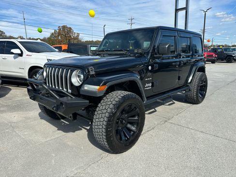 Used 2018 Jeep Wrangler Unlimited Sahara image 1