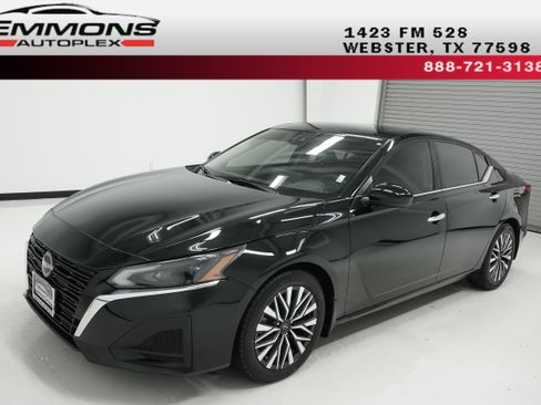Used 2024 Nissan Altima 2.5 SV w/ SV Premium Package FWD image 1
