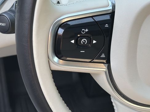 Certified 2023 Volvo XC60 B5 Plus w/ Protection Package Premier FWD image 19