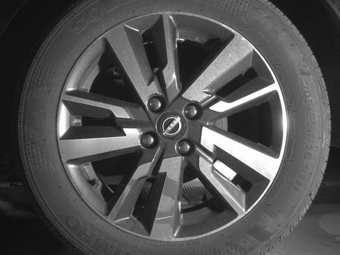 Used 2025 Nissan Versa SV image 14