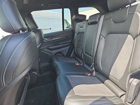 Certified 2024 Jeep Grand Cherokee Altitude AWD/4WD image 15