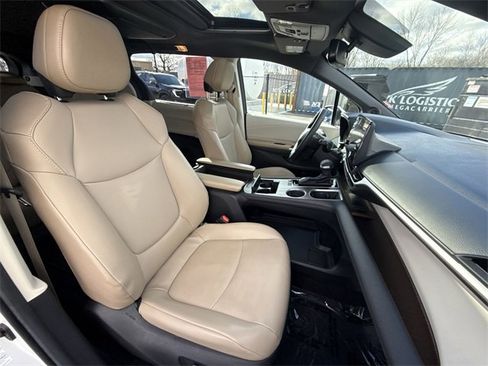 Used 2022 Toyota Sienna XLE image 25